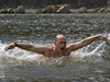 Vladimír Putin si na Sibii zaplaval i v ece(snímek ze záí 2009)