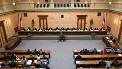 Senátoři Severočechů.cz u Ústavního soudu napadli 12 nových zákonů