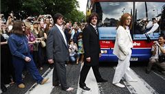 Fanoušci Beatles oslavili jubileum na přechodu v Abbey Road