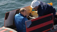Putin si buduje image odvnho dobrodruha, prozkoumal dno Bajkalu