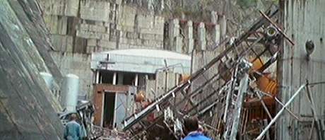 Havárie ruské hydroelektrárny. (sníená technická kvalita snímku. pevzatý z TV vysílání)