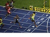 Usain Bolt s náskokem vítzí. 
