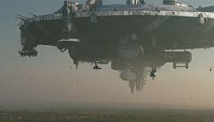 Sci-fi District 9  zobraz mimozemany jako imigranty v ghettu 