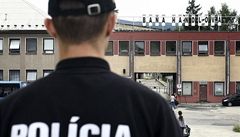 Policie st�e�í objekt dolu Handlová, kde je po výbuchu metanu 10. srpna nezv�stných 19 horník�. 
