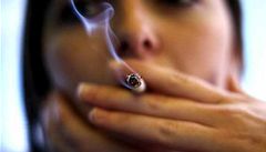 První cigareta ve dvanácti. S kouřením a pitím začínají děti stále dříve