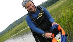 Neobvyklý výlov v Brně: potápěči hledali golfové míčky