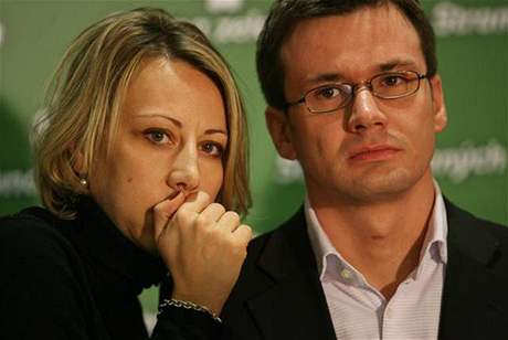 Poslanci Strany zelených Katina Jacques a Ondej Lika.
