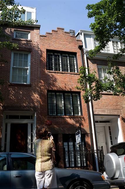 Nejužší dům v New Yorku je k mání za více než 48 milionů korun.