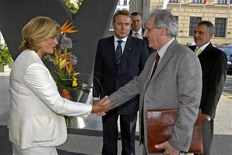 Maarský prezident László Sólyom (vpravo) je jedním ze stedoevropských prezident, kteí pijeli na summit 16 stedoevropských prezident. 