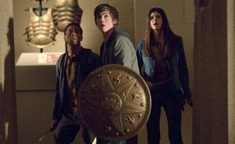 Logan Lerman, Brandon T. Jackson, Alexandra Daddario (ve snmku Percy Jackson & the Olympians: The Lightning Thief (2010) 