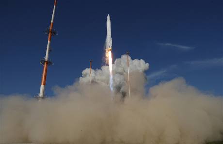 Jiní Korea vypustila dvoustupovou raketu Naro-1 asi 400 kilometr od hlavního msta Soulu.