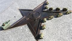 K výročí okupace přibyly na památníku Rudé armády v Brně tanky