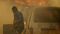 V Řecku začaly opět řádit požáry, hašení bránil prudký vítr 