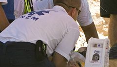 Portugal�tí záchraná�i o�et�ují zran�né a hledají dal�í ob�ti.