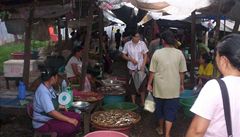 Trh v Laosu.