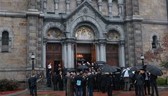 Basilika Panny Marie Ustavi�né pomoci, kde se zádu�ní m�e konala.
