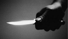 Mladík s nožem podle policie vyhrožoval dětem v Sedlčanech zabitím. Hrozí mu až deset let vězení