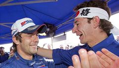 Francouz Sebastien Loeb se raduje z vítzství v Japonské rallye.