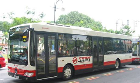 Mstsk doprava pod zkratkou SMRT (Singapore Mass Rapid Transit).