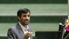 Zasedání parlamentu zaalo projevem prezidenta Mahmúda Ahmadíneáda.