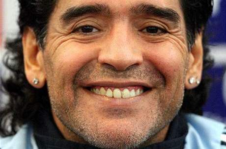 Maradona má k úsmvm zatím dvod.