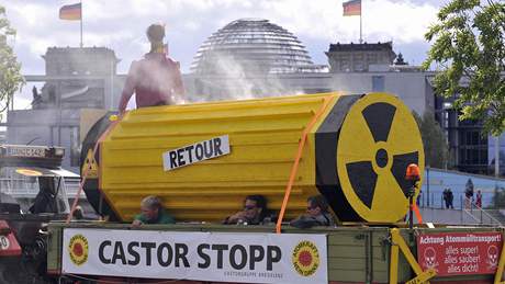 V Berlín demonstrovaly desítky tisíc odprc jaderné energie 