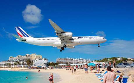 Letit PRINCEZNY JULIANY, ostrov Svatý Martin, Karibské moe -  Nejvtím problémem tohoto letit je délka jeho pistávací dráhy, která je iní pouhých 2,180 metr.