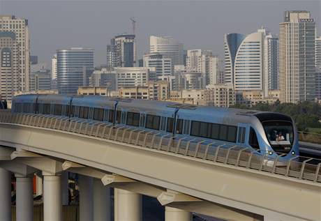 V Dubaji zahájilo provoz metro, které bude první na Arabském poloostrov.