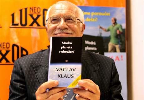 Václav Klaus pedstavil a podepisoval svou novou knihu o klimatu.