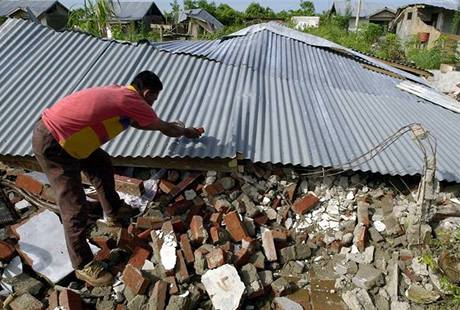 Indonésii zasáhlo mohutné zemtesení, hrozí tsunami.