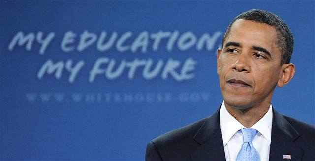 Nad�en� z Obamy pomalu miz�, svou politikou pr� prodlou�� krizi o des�tky let