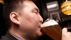 V Česku se vyrobilo o desetinu piva méně, mohou za to i turisté