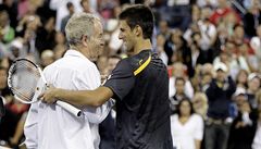 John McEnroe a Novak Djokovi.