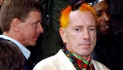 Zpvk Sex Pistols u nemus ped soud, s napadenou se vyrovnal