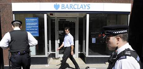 Barclays - Banka pila kvli systémové chyb o miliony.
