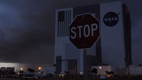 patné poasí na Florid zmailo pistání raketoplánu Discovery