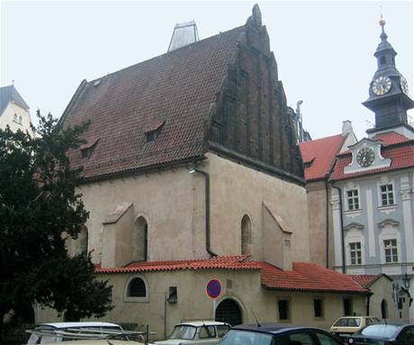 Staronová synagoga v Praze, kde je údajně pohřben golem.