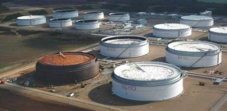Centrální tankovit ropy v Nelahozevsi