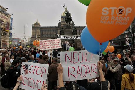 Hnutí NE ZÁKLADNÁM bojovalo proti radaru na nkolika demonstracích.