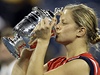 Kim Clijstersová s pohárem.