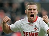 Lukas Podolski, hvzda Kolína, se raduje z gólu.