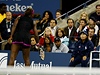 Serena Williamsová nadává árové rozhodí po sporném verdiktu.
