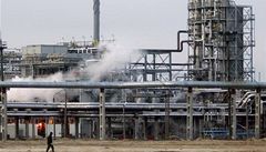 Gigant Shell opouští české rafinerie, zájem mají Poláci i Rusové