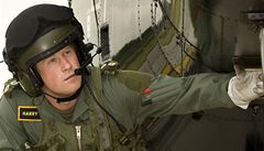 Princ Harry podstoup vcvik pro bojov vrtulnk Apache 