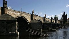 Karlův most odpružili předci mechem