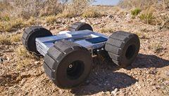 Vojenský robot dokáže přeskočit sedmimetrový plot 