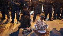 Policie hrozila squatterm, bhem dne zatkla jejich 70 pznivc 