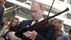 Ruský premiér Putin daroval své luxusní hodinky. Už podruhé... 