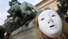 Maskami protestovali proti zákazu zahalování na demonstracích