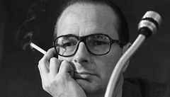 Bývalý francouzský prezident Jacques Chirac s cigaretou
